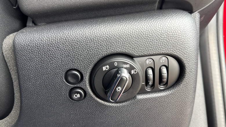 MINI Hatchback 1.5 Cooper Sport 3dr Auto [Nav Pack] Petrol Hatchback